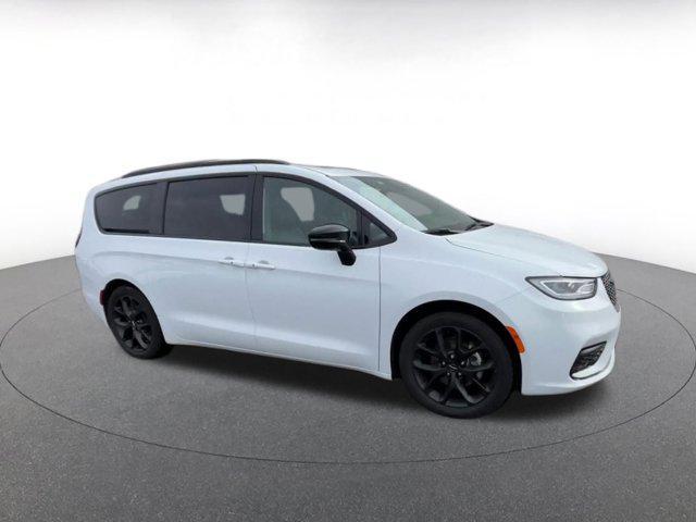 used 2025 Chrysler Pacifica car, priced at $34,195
