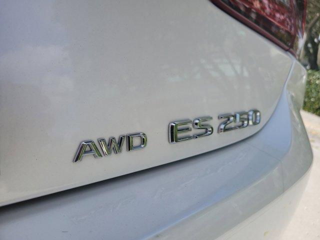 used 2024 Lexus ES 300h car, priced at $39,989