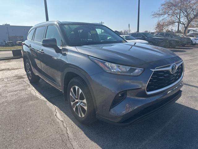 used 2020 Toyota Highlander Hybrid car, priced at $31,000
