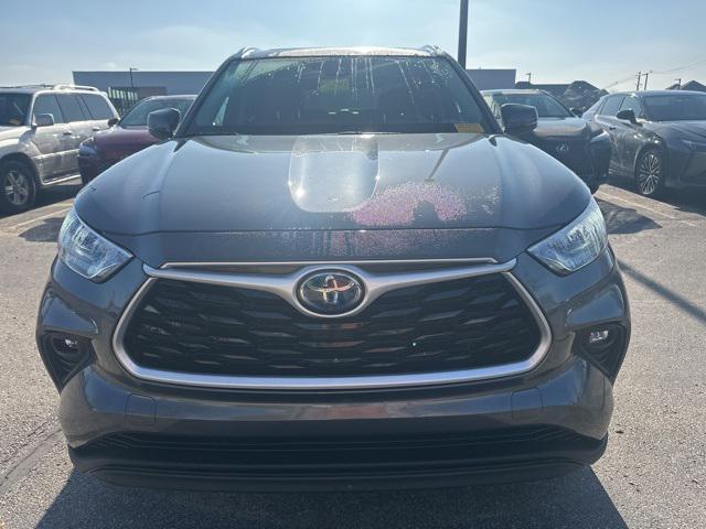 used 2020 Toyota Highlander Hybrid car, priced at $31,000