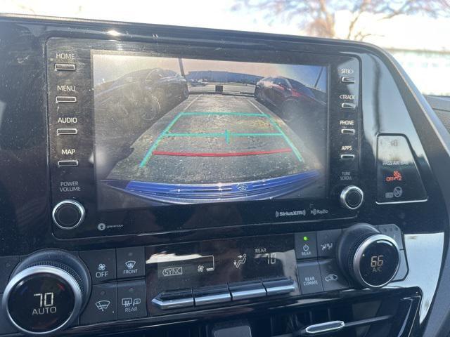 used 2020 Toyota Highlander Hybrid car, priced at $31,000