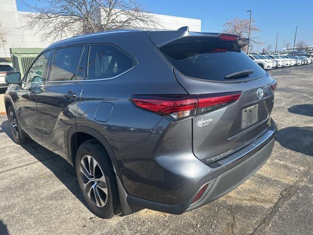 used 2020 Toyota Highlander Hybrid car, priced at $31,000