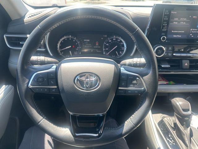 used 2021 Toyota Highlander car, priced at $30,500