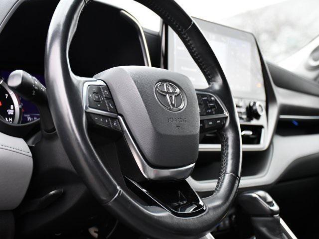used 2020 Toyota Highlander car, priced at $28,000