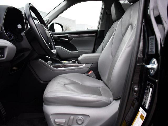 used 2020 Toyota Highlander car, priced at $28,000