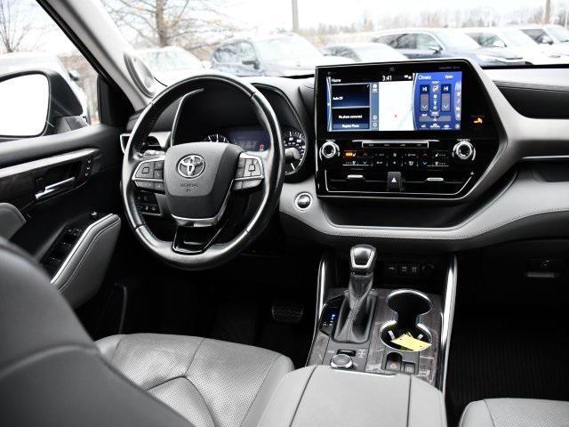 used 2020 Toyota Highlander car, priced at $28,000