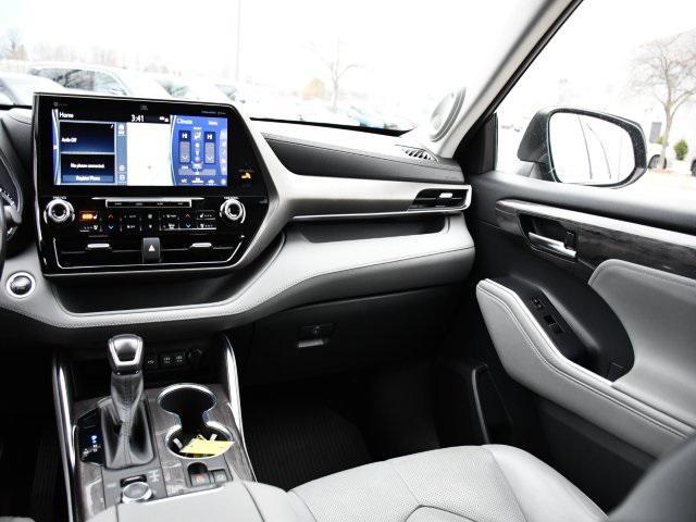 used 2020 Toyota Highlander car, priced at $28,000