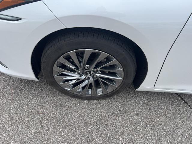 used 2025 Lexus ES 350 car, priced at $44,000