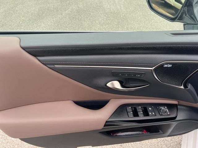 used 2025 Lexus ES 350 car, priced at $44,000