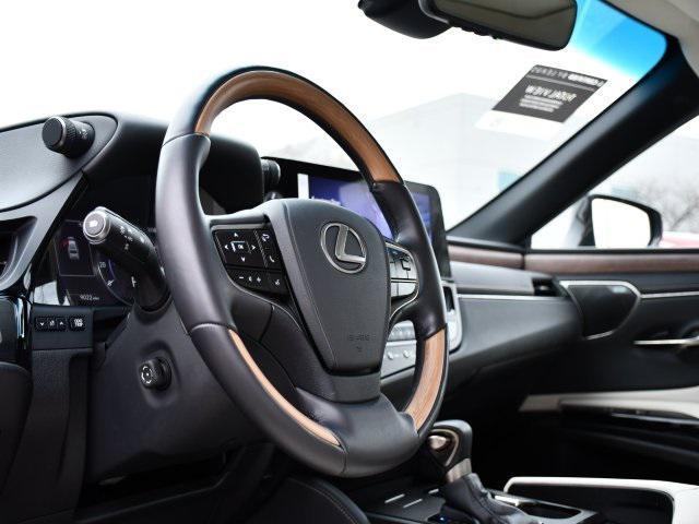 used 2025 Lexus ES 300h car, priced at $50,000