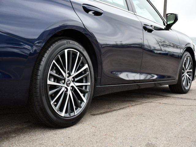used 2025 Lexus ES 300h car, priced at $45,000