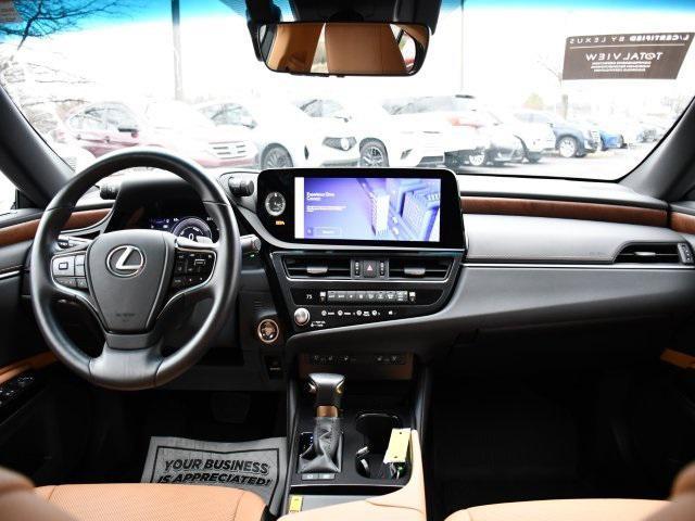 used 2025 Lexus ES 300h car, priced at $45,000