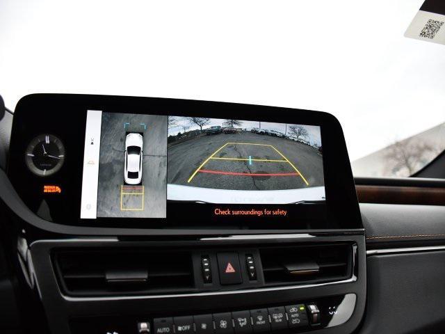 used 2025 Lexus ES 300h car, priced at $50,000