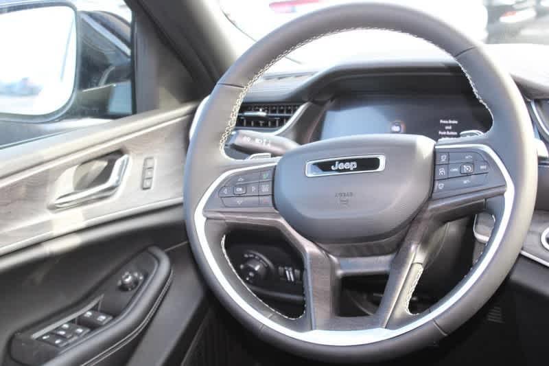 new 2025 Jeep Grand Cherokee car, priced at $42,920