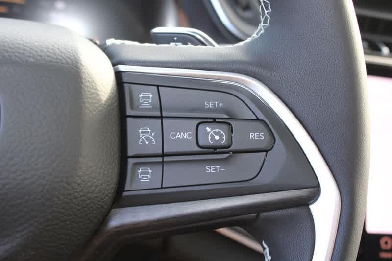 new 2025 Jeep Grand Cherokee car, priced at $42,920