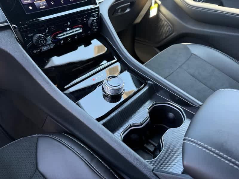 new 2025 Jeep Grand Cherokee L car, priced at $43,275