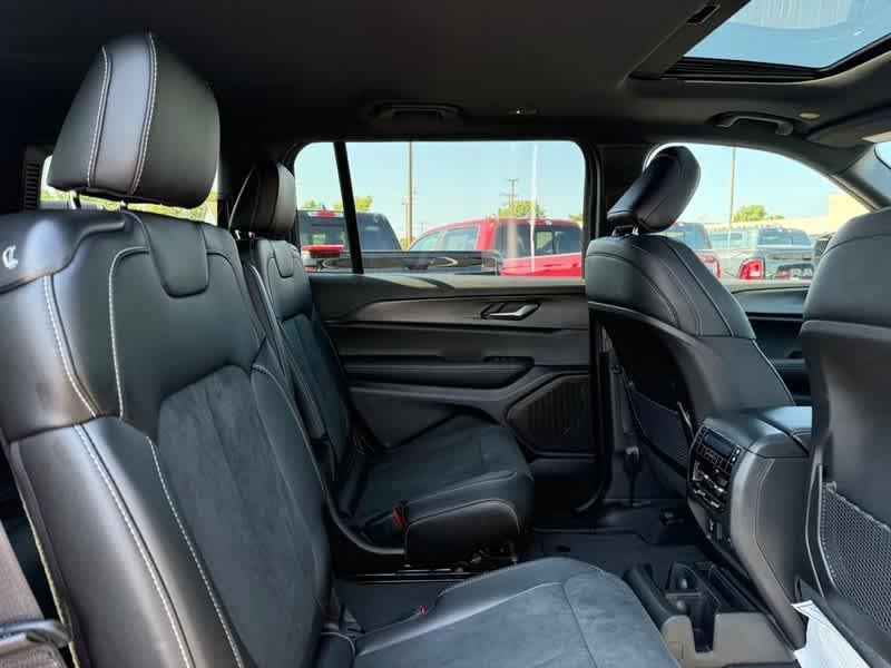 new 2025 Jeep Grand Cherokee L car, priced at $43,275