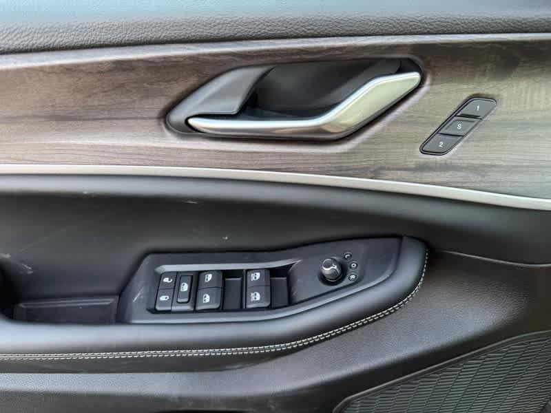 new 2025 Jeep Grand Cherokee car, priced at $49,619