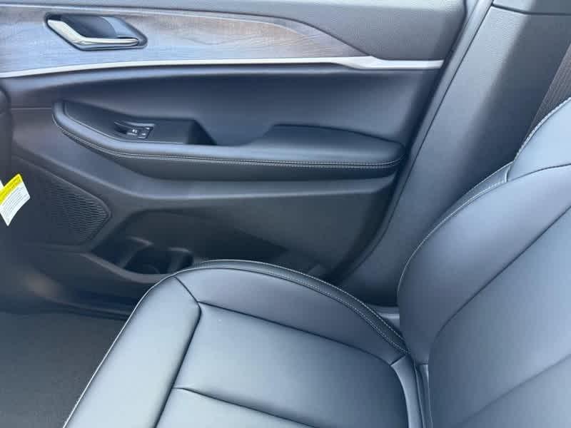 new 2025 Jeep Grand Cherokee car, priced at $49,619