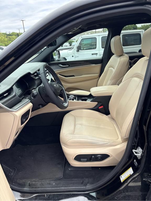 used 2025 Jeep Grand Cherokee car, priced at $39,988