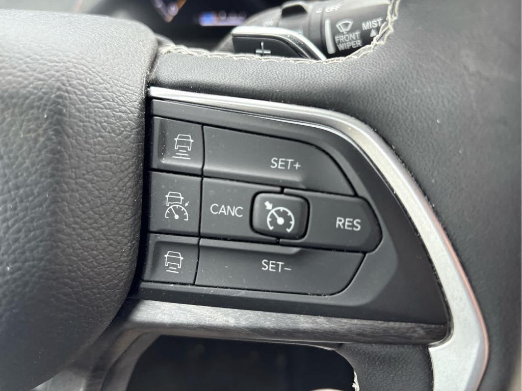 used 2025 Jeep Grand Cherokee car, priced at $39,988