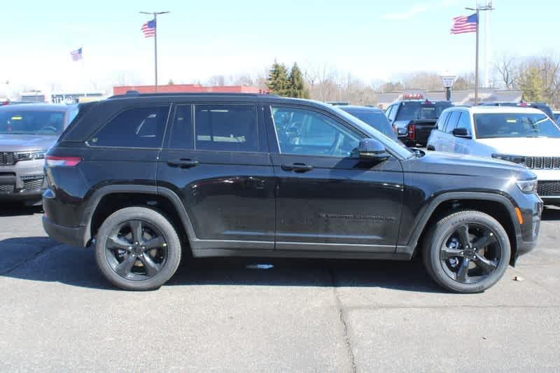 new 2025 Jeep Grand Cherokee car, priced at $40,614