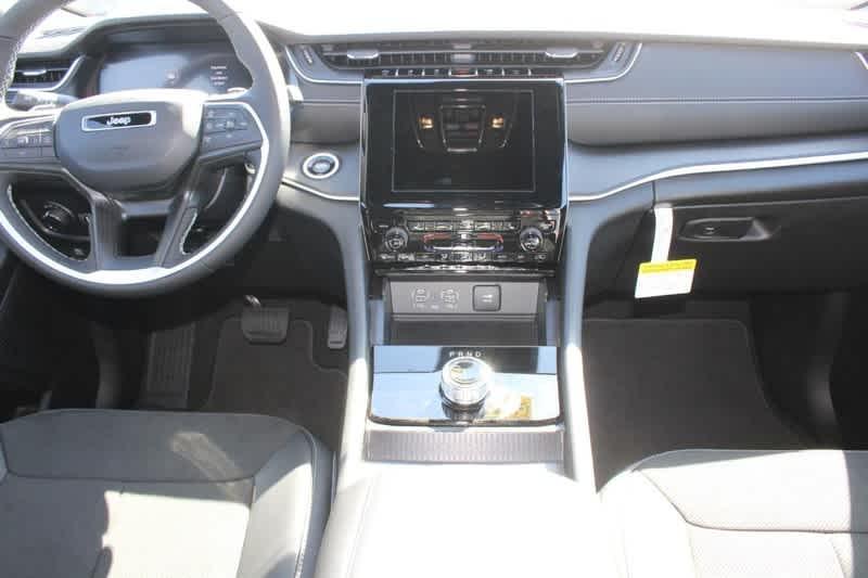 new 2025 Jeep Grand Cherokee car, priced at $40,614