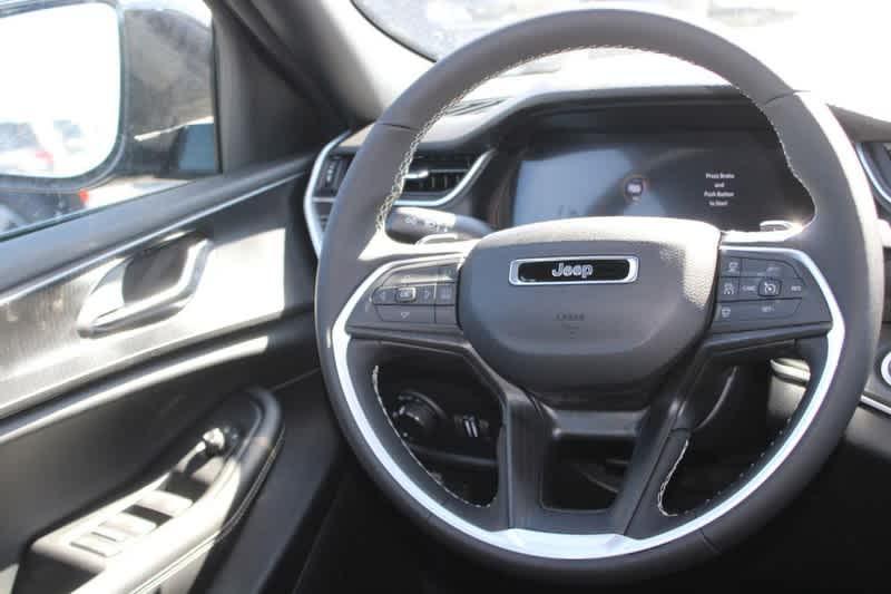 new 2025 Jeep Grand Cherokee car, priced at $40,614