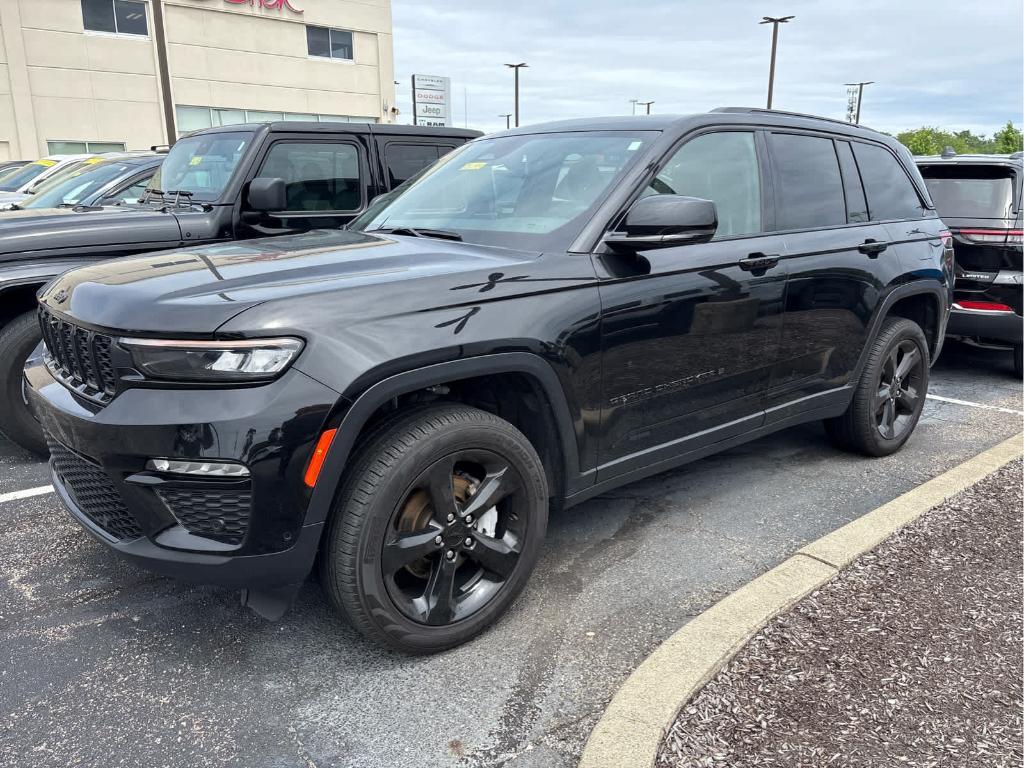 used 2025 Jeep Grand Cherokee car, priced at $39,988