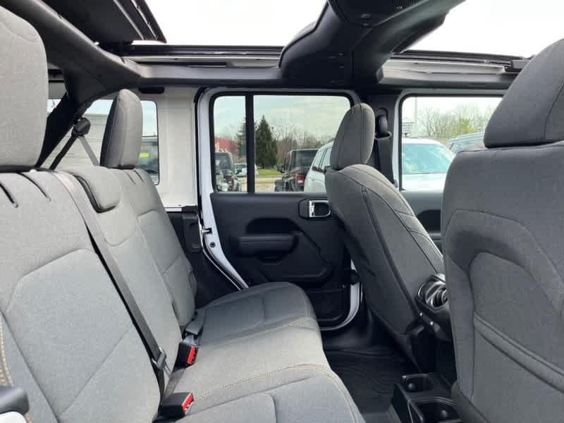 new 2025 Jeep Wrangler car, priced at $46,275