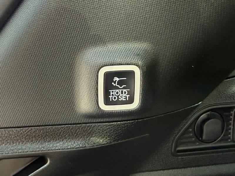 used 2025 Jeep Grand Cherokee car, priced at $38,985