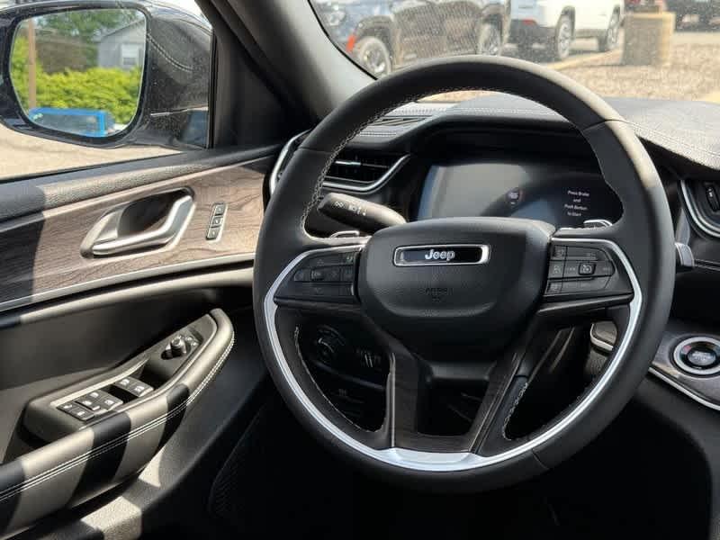 used 2025 Jeep Grand Cherokee car, priced at $38,985