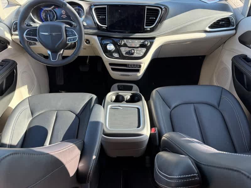 used 2024 Chrysler Pacifica car, priced at $34,985