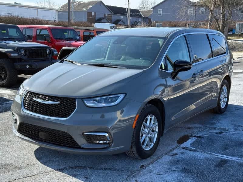 used 2024 Chrysler Pacifica car, priced at $34,985