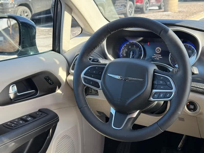 used 2024 Chrysler Pacifica car, priced at $34,985