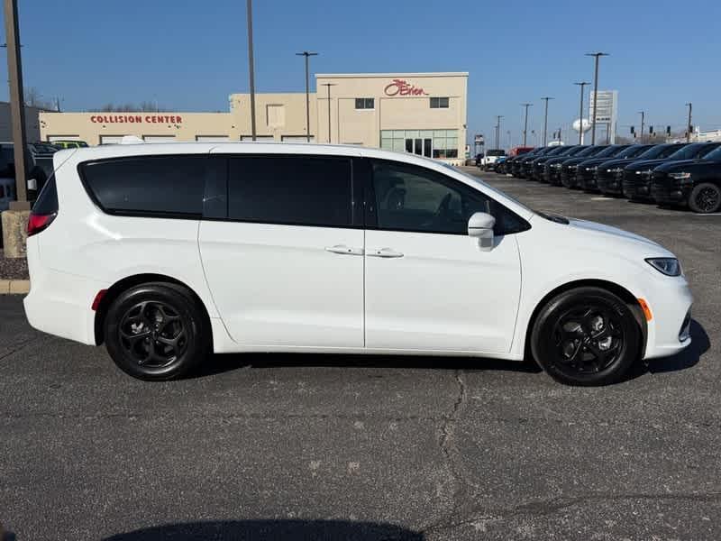 used 2022 Chrysler Pacifica Hybrid car, priced at $29,485