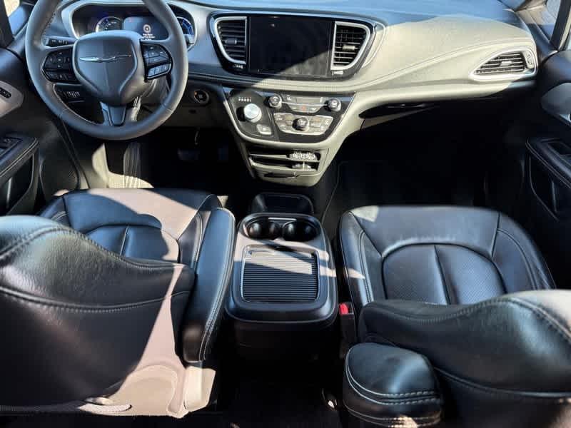 used 2022 Chrysler Pacifica Hybrid car, priced at $29,485