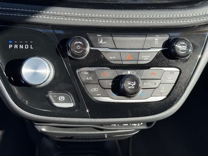 used 2022 Chrysler Pacifica Hybrid car, priced at $29,485