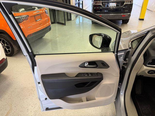 used 2024 Chrysler Pacifica car, priced at $27,000