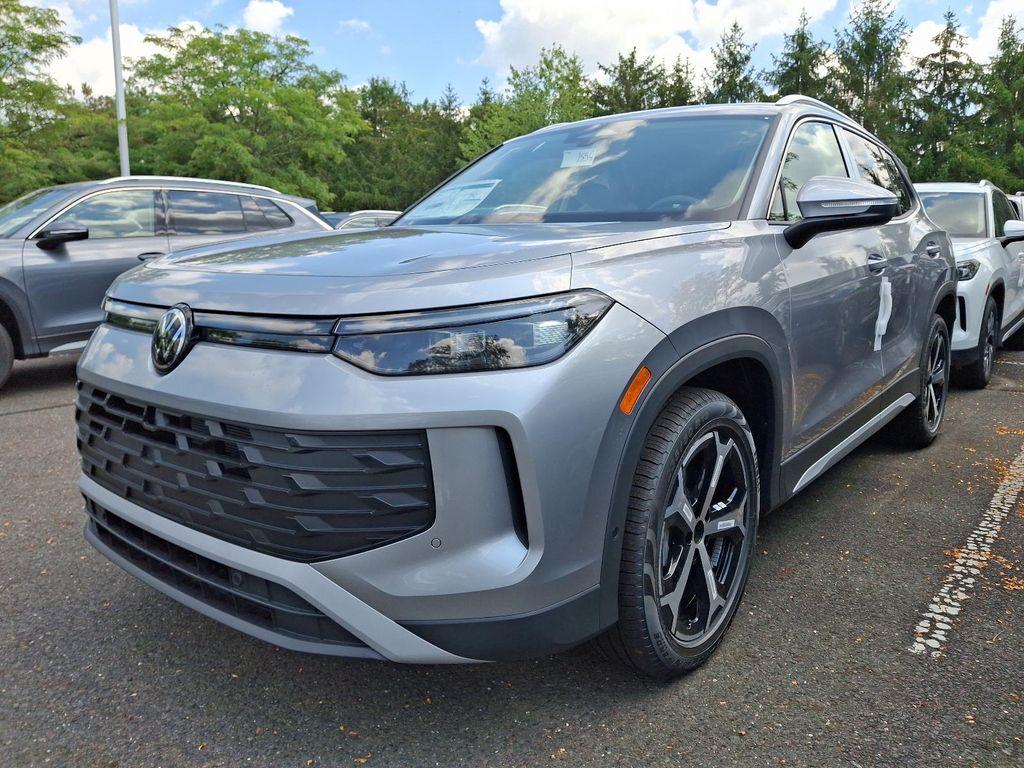 new 2025 Volkswagen Tiguan car, priced at $37,981