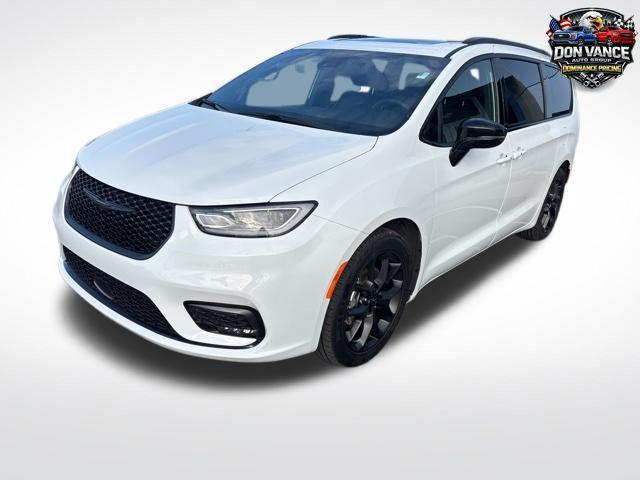 used 2025 Chrysler Pacifica car, priced at $33,230