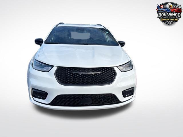 used 2025 Chrysler Pacifica car, priced at $33,230