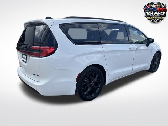used 2025 Chrysler Pacifica car, priced at $33,230