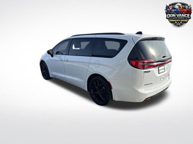 used 2025 Chrysler Pacifica car, priced at $33,230