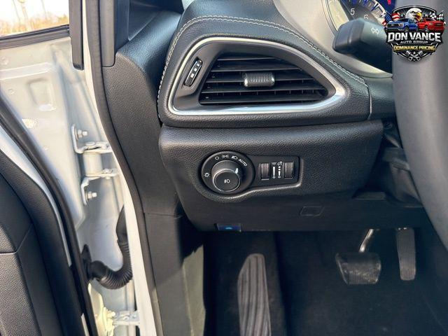 used 2025 Chrysler Pacifica car, priced at $33,230