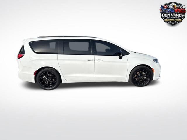 used 2025 Chrysler Pacifica car, priced at $33,230