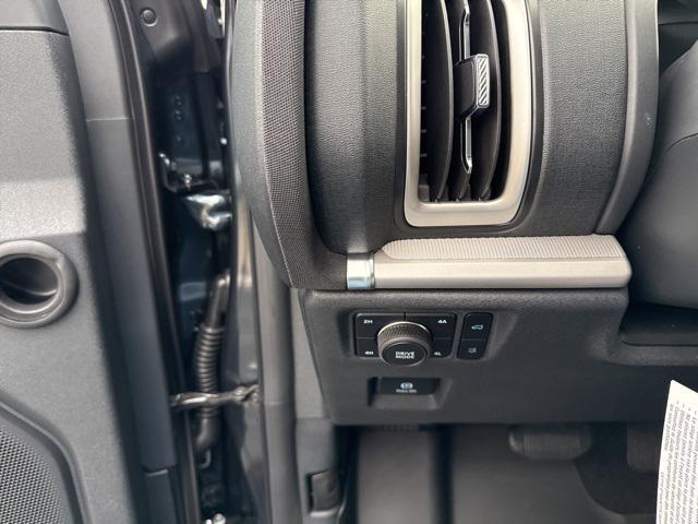 new 2025 Ford Expedition car, priced at $68,436