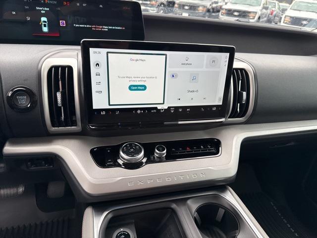 new 2025 Ford Expedition car, priced at $68,436