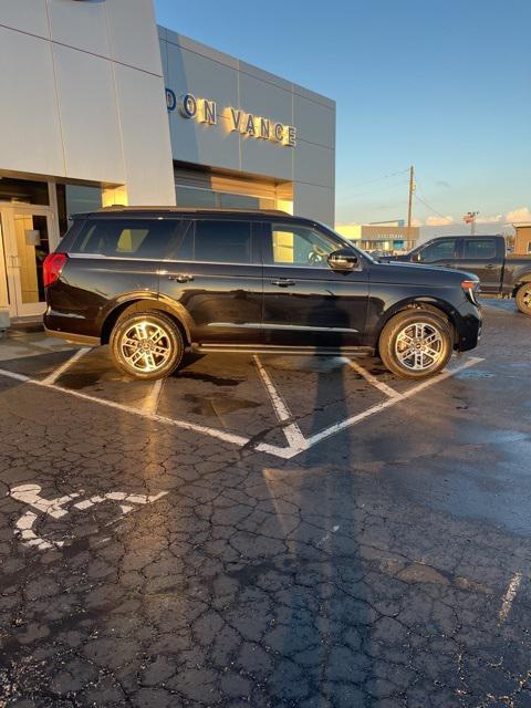 used 2025 Ford Expedition car, priced at $60,374