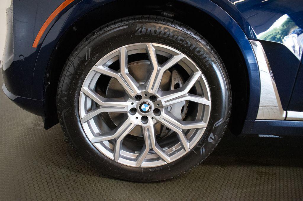 new 2027 BMW X7 car, priced at $98,501